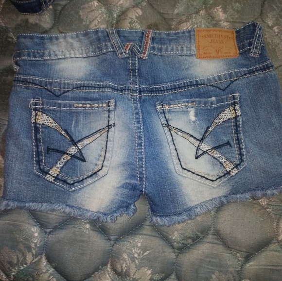 Shorts - Picture 3 of 3